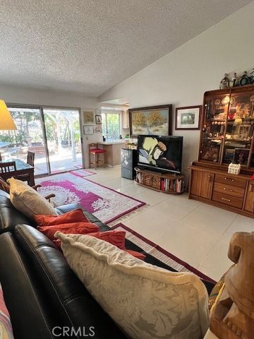 1455 Cresta, Corona, CA 92879