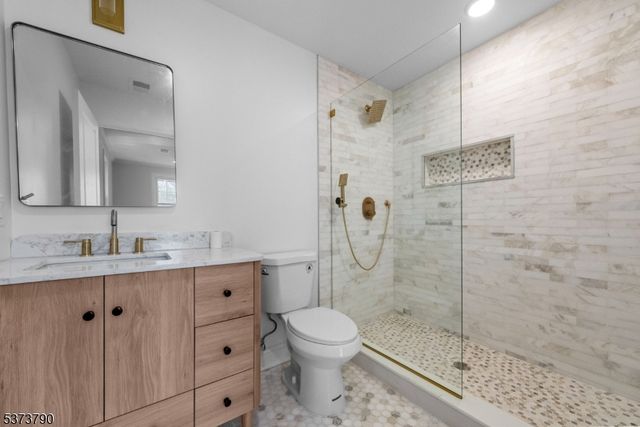 165 Jerome Pl, Bloomfield Twp., NJ 07003