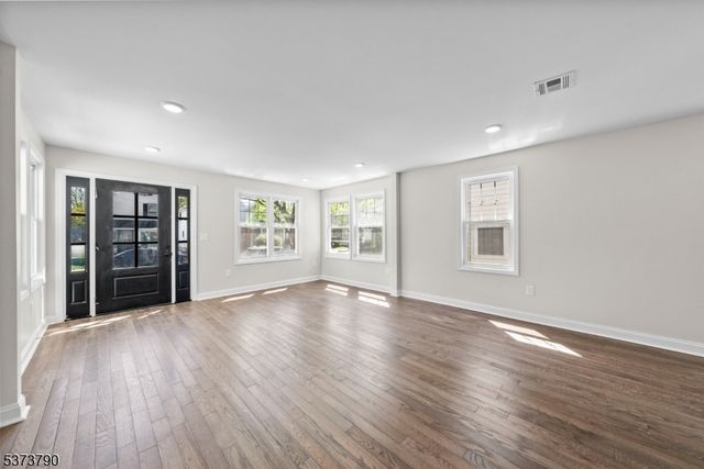 165 Jerome Pl, Bloomfield Twp., NJ 07003