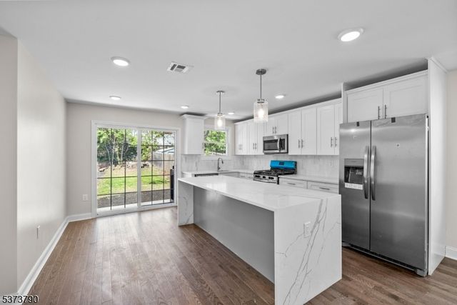 165 Jerome Pl, Bloomfield Twp., NJ 07003