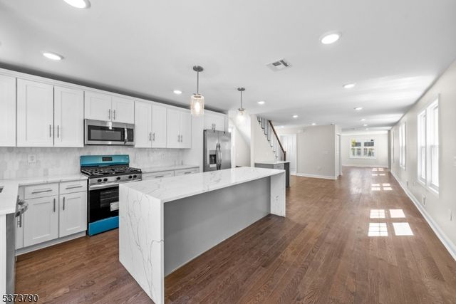 165 Jerome Pl, Bloomfield Twp., NJ 07003