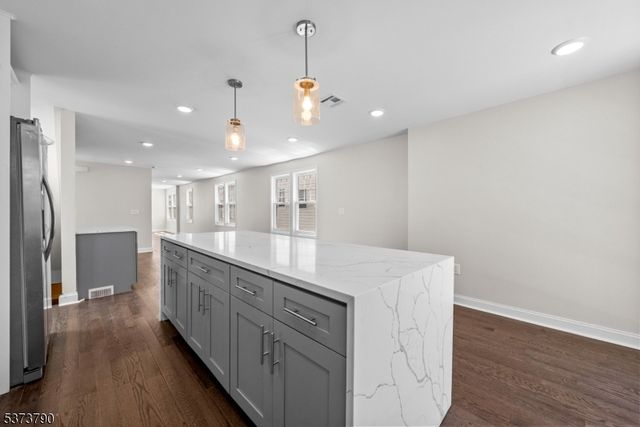 165 Jerome Pl, Bloomfield Twp., NJ 07003