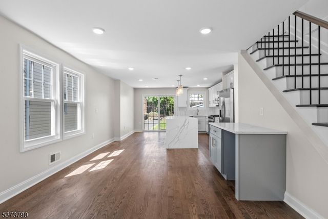 165 Jerome Pl, Bloomfield Twp., NJ 07003