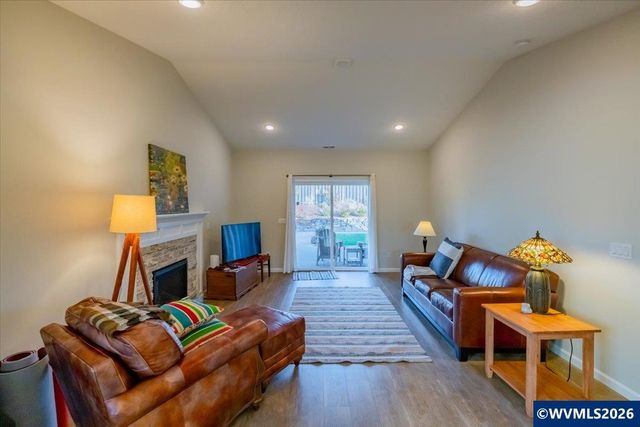 7290 SE Dot St, Corvallis, OR 97330