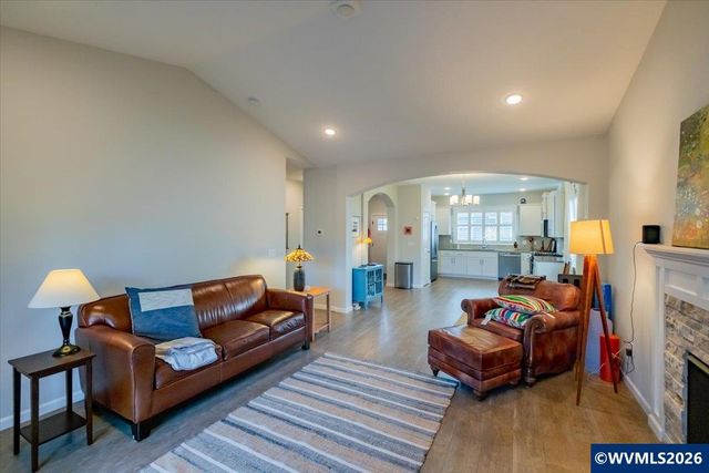 7290 SE Dot St, Corvallis, OR 97330
