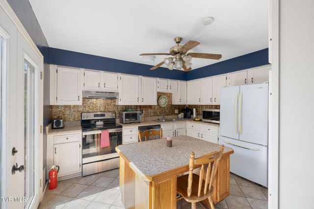 3101 Newbern Drive, Johnson City, TN 37604