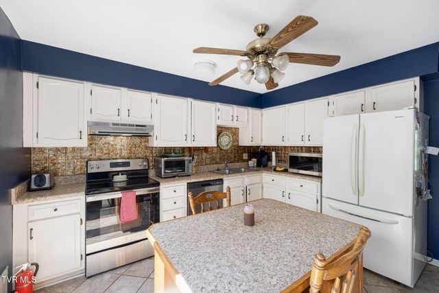 3101 Newbern Drive, Johnson City, TN 37604