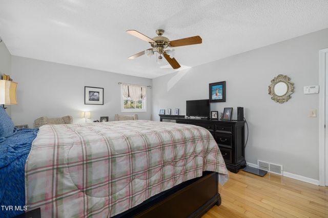 3101 Newbern Drive, Johnson City, TN 37604