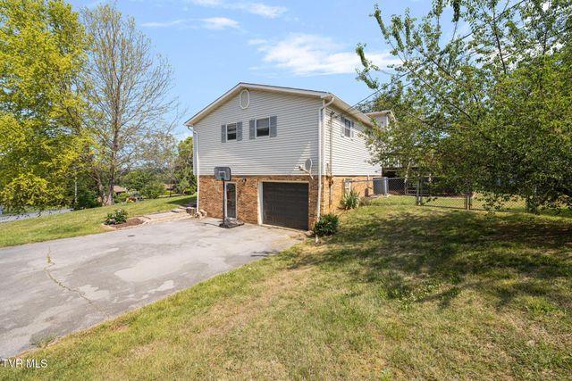 3101 Newbern Drive, Johnson City, TN 37604