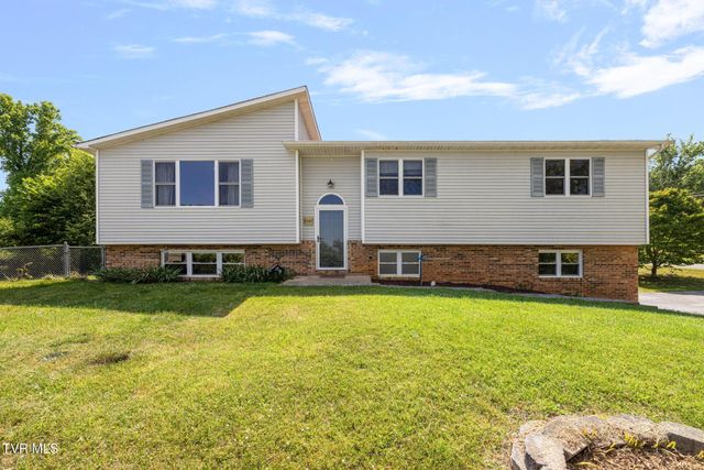 3101 Newbern Drive, Johnson City, TN 37604