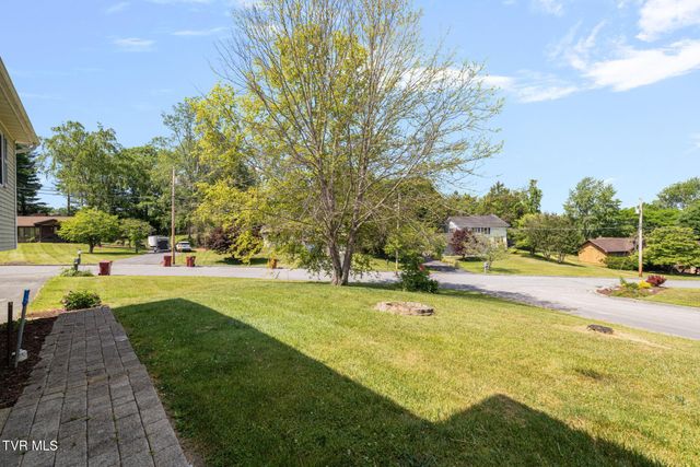 3101 Newbern Drive, Johnson City, TN 37604