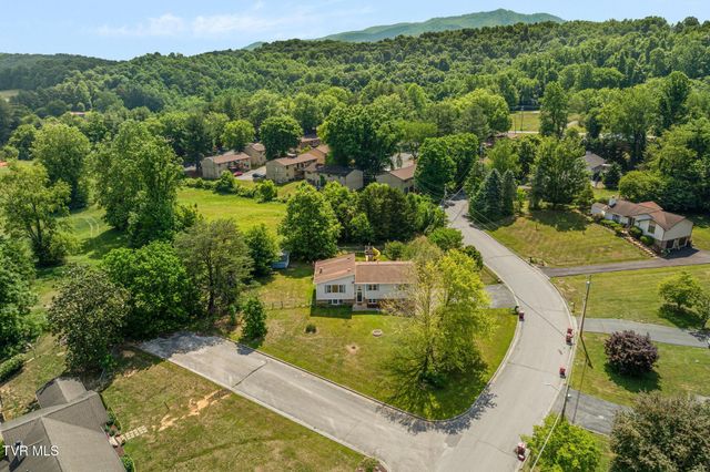 3101 Newbern Drive, Johnson City, TN 37604