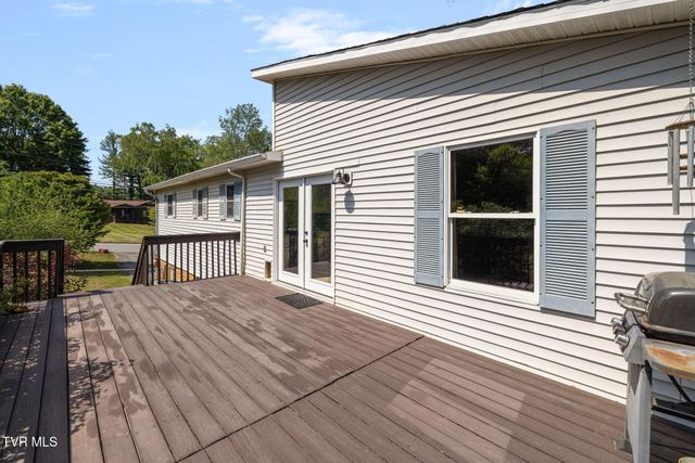 3101 Newbern Drive, Johnson City, TN 37604
