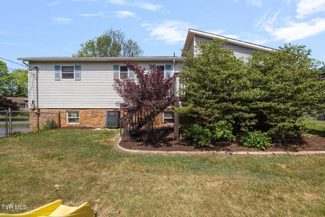 3101 Newbern Drive, Johnson City, TN 37604