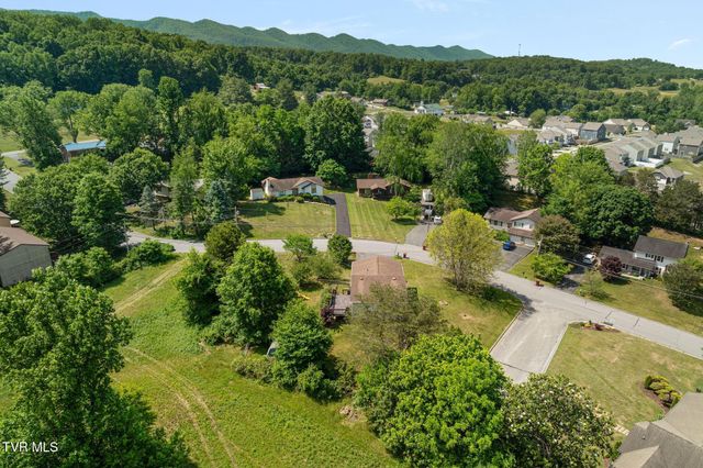 3101 Newbern Drive, Johnson City, TN 37604