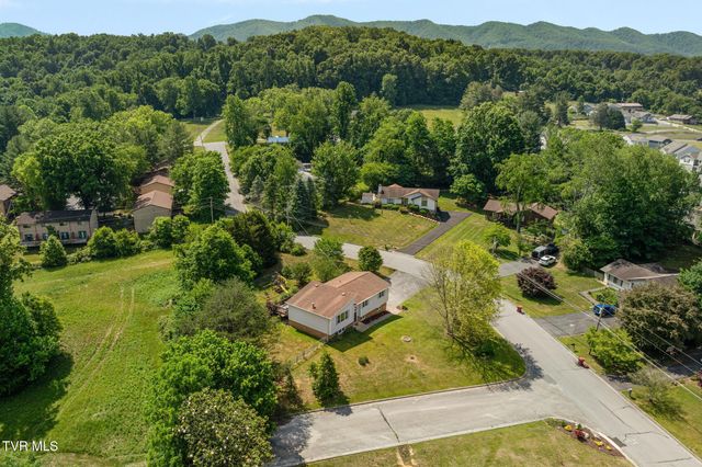 3101 Newbern Drive, Johnson City, TN 37604
