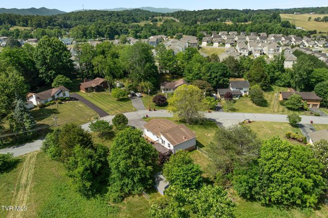 3101 Newbern Drive, Johnson City, TN 37604