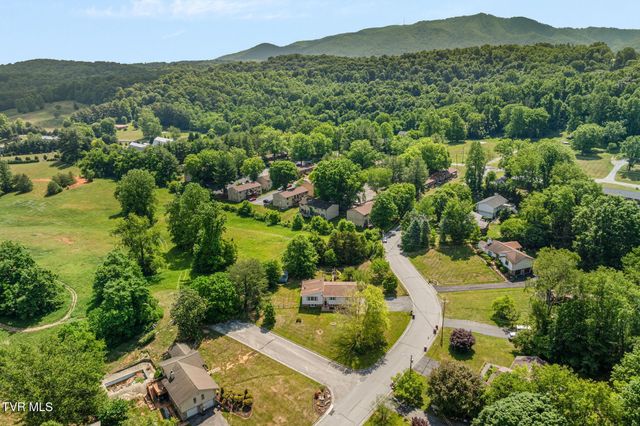 3101 Newbern Drive, Johnson City, TN 37604