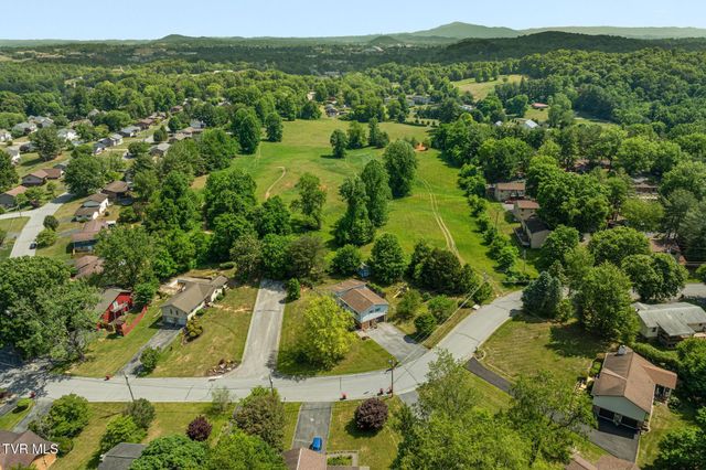 3101 Newbern Drive, Johnson City, TN 37604