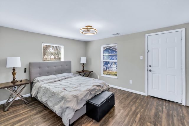 2623 Lenway Street, Dallas, TX 75215