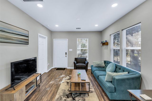 2623 Lenway Street, Dallas, TX 75215