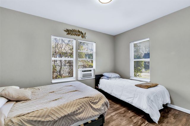 2623 Lenway Street, Dallas, TX 75215