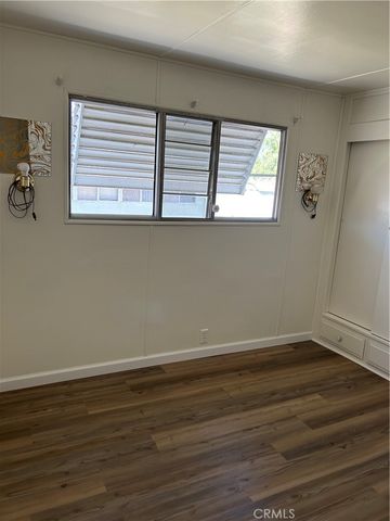 914 W Johnston, Hemet, CA 92543