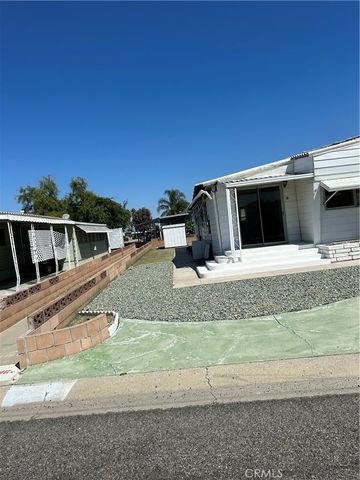 914 W Johnston, Hemet, CA 92543