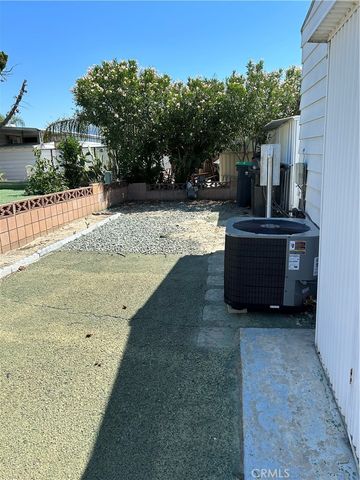 914 W Johnston, Hemet, CA 92543