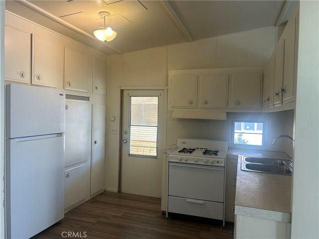 914 W Johnston, Hemet, CA 92543