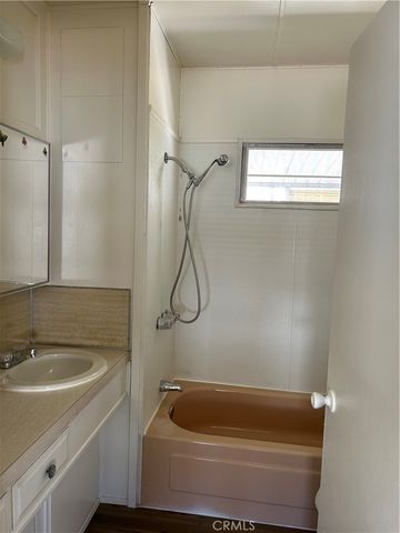 914 W Johnston, Hemet, CA 92543