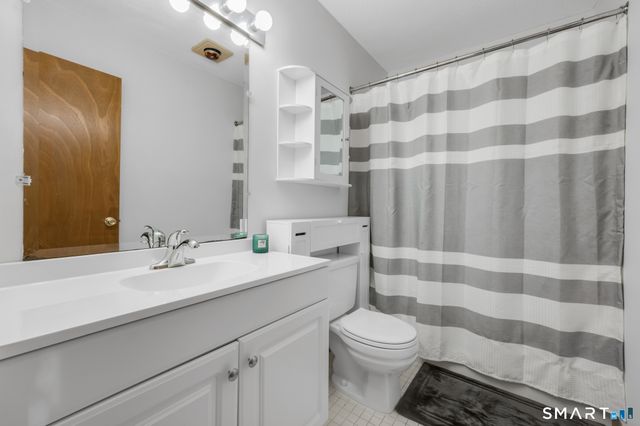 1301 Twin Circle Drive 1301, South Windsor, CT 06074