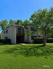 1301 Twin Circle Drive 1301, South Windsor, CT 06074