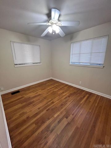 111 Broadmoor Dr, Little Rock, AR 72204