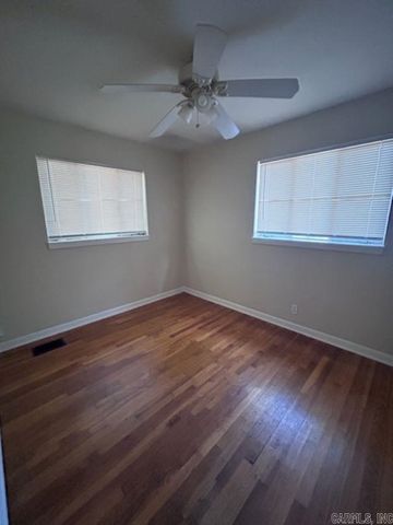 111 Broadmoor Dr, Little Rock, AR 72204