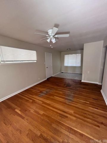 111 Broadmoor Dr, Little Rock, AR 72204