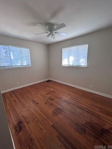 111 Broadmoor Dr, Little Rock, AR 72204