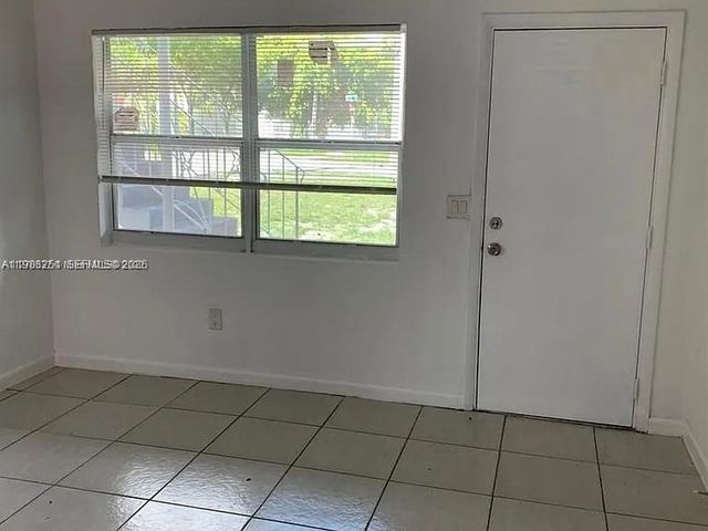 1277 NW 58th St, Miami, FL 33142