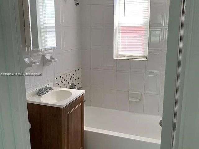 1277 NW 58th St, Miami, FL 33142