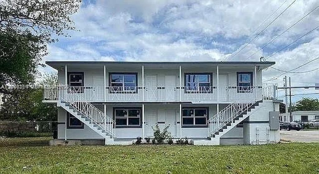 1277 NW 58th St, Miami, FL 33142