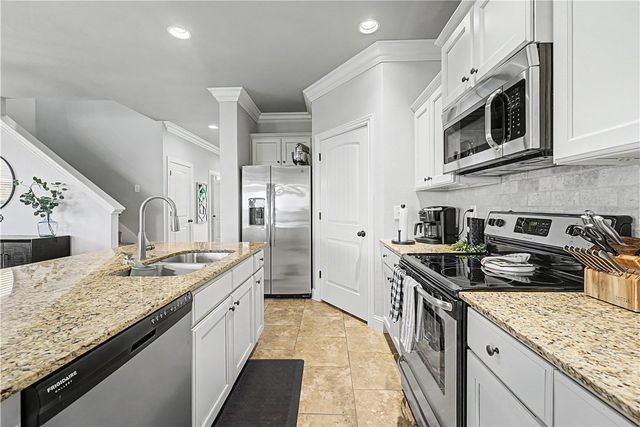 1425 S Hampton Xing, Cave Springs, AR 72718