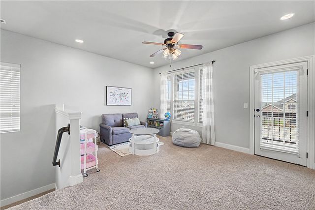 1425 S Hampton Xing, Cave Springs, AR 72718