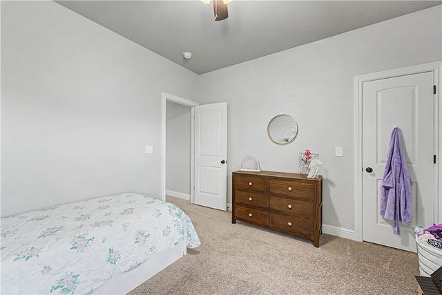 1425 S Hampton Xing, Cave Springs, AR 72718