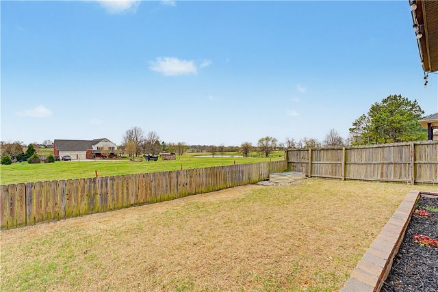 1425 S Hampton Xing, Cave Springs, AR 72718