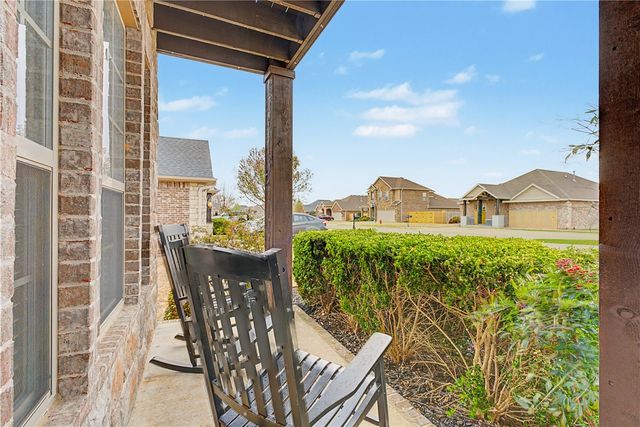1425 S Hampton Xing, Cave Springs, AR 72718