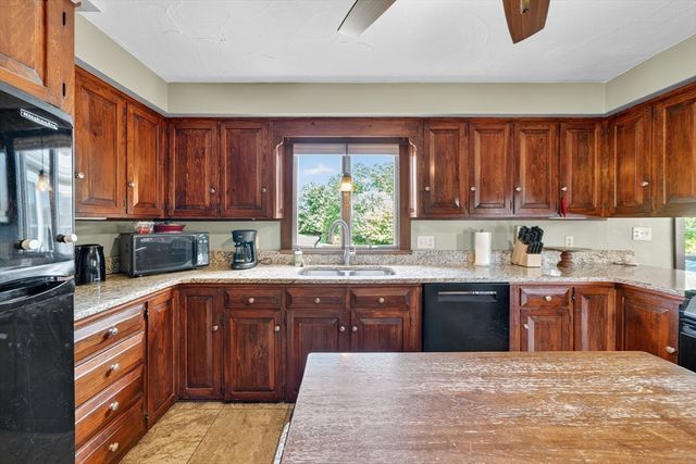 7 Hamlin St, Acushnet, MA 02743