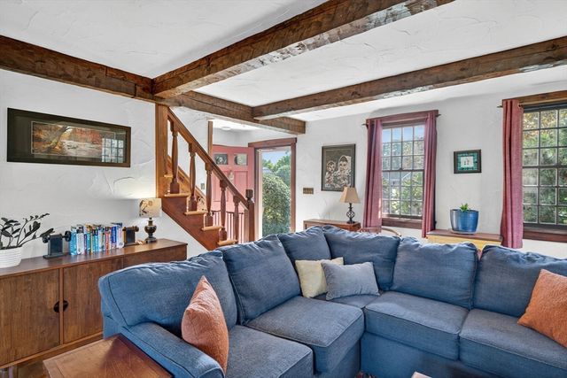 7 Hamlin St, Acushnet, MA 02743