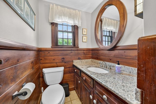 7 Hamlin St, Acushnet, MA 02743