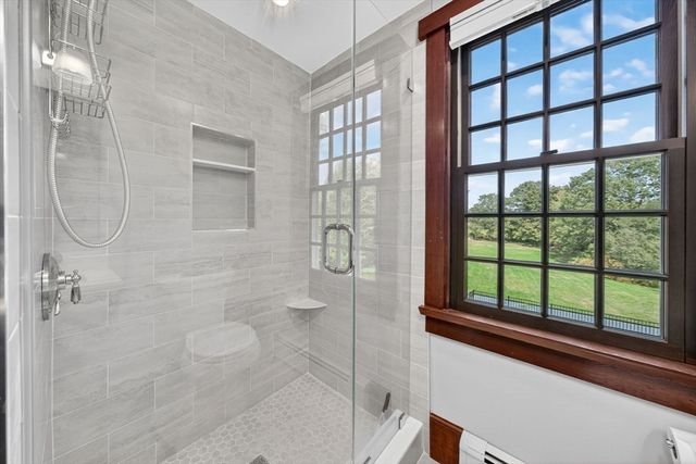 7 Hamlin St, Acushnet, MA 02743