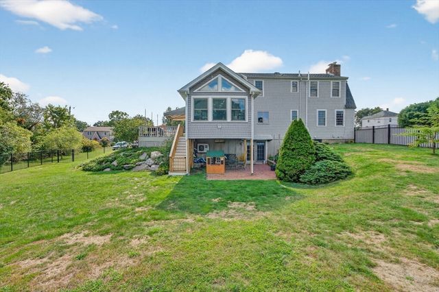 7 Hamlin St, Acushnet, MA 02743